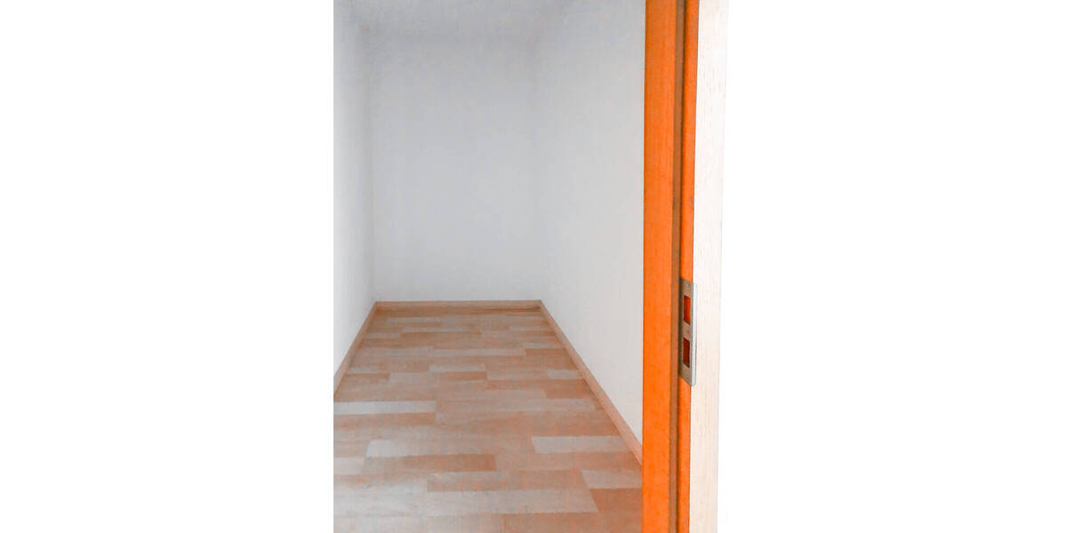 Etagenwohnung Zwickau Innenstadt - 3 Zimmer, 70 m&sup2;, 490&euro; | Angebot:25819042