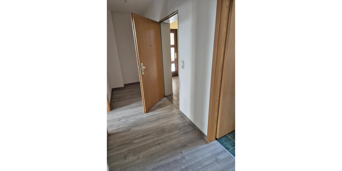 Etagenwohnung Werdau - 2 Zimmer, 350&euro; | Angebot:22212077