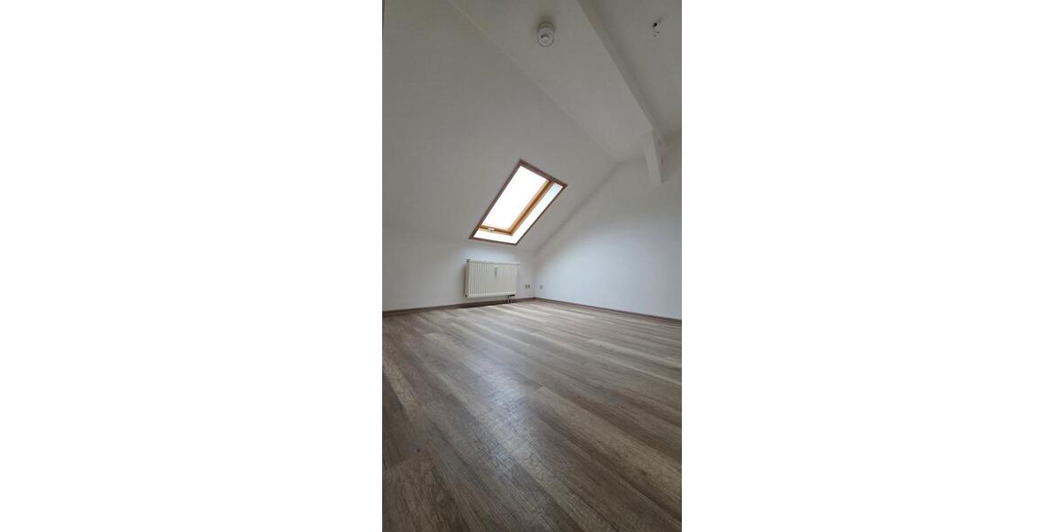 Dachgeschoßwohnung Zwickau Zwickau-Nord - 3 Zimmer, 66 m&sup2;, 380&euro; | Angebot:22307045