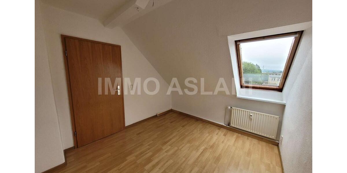 Dachgeschoßwohnung Limbach-Oberfrohna Oberfrohna - 3 Zimmer, 80 m&sup2;, 400&euro; | Angebot:21272256