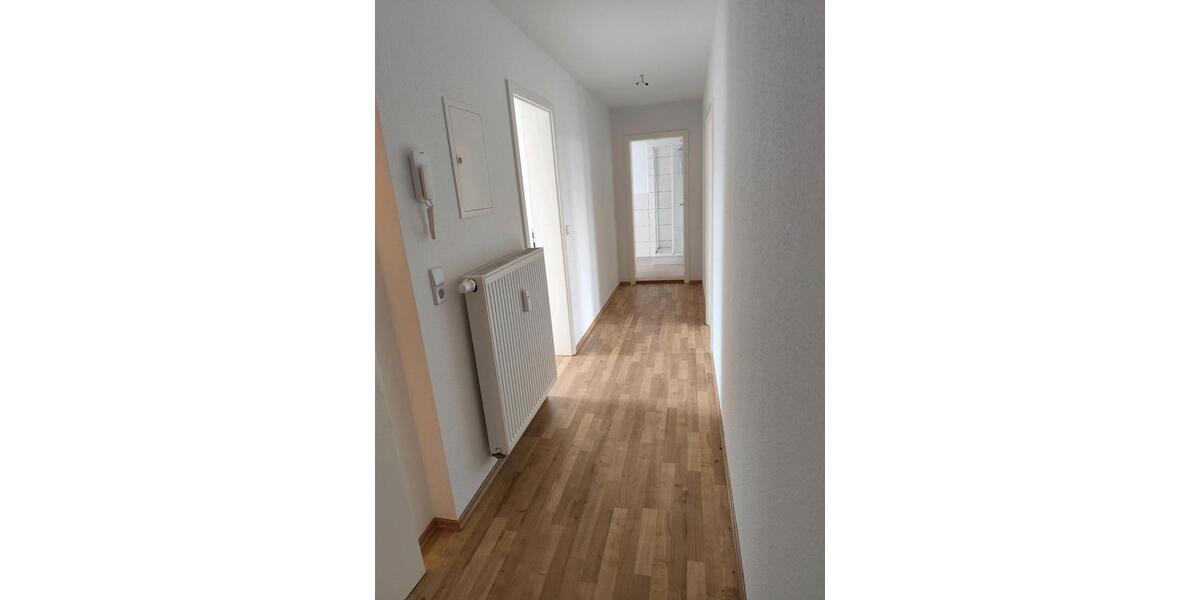 Dachgeschoßwohnung Glauchau - 3 Zimmer, 59 m&sup2;, 350&euro; | Angebot:25100562