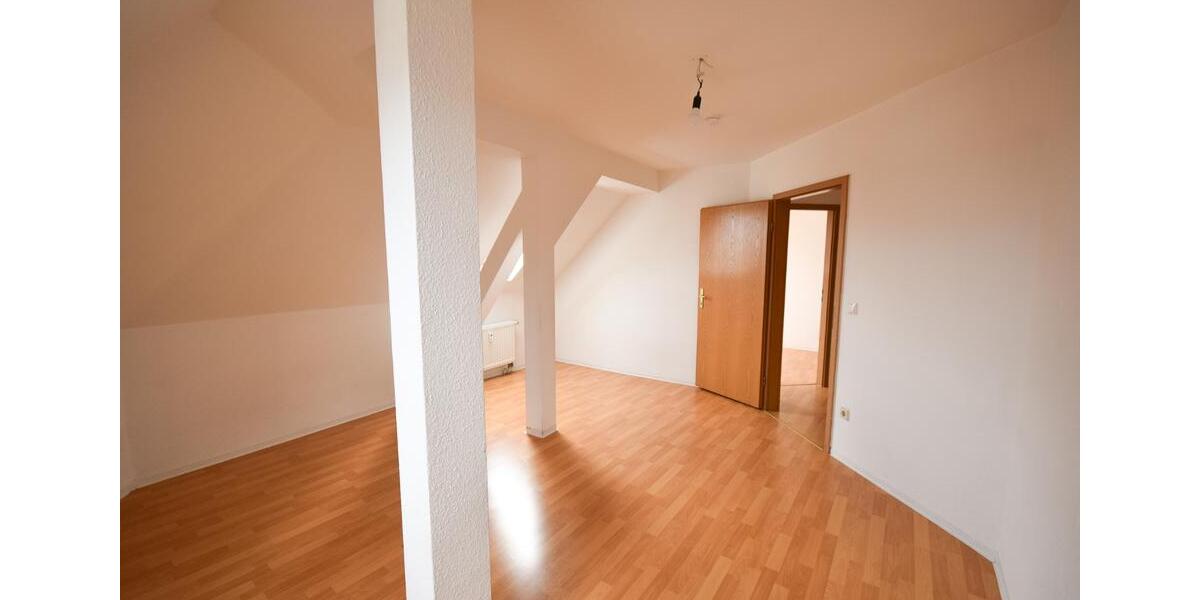 Dachgeschoßwohnung Zwickau Neuplanitz - 2 Zimmer, 70 m&sup2;, 395&euro; | Angebot:25223106