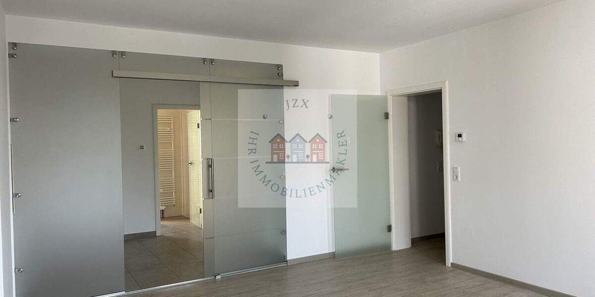 Etagenwohnung Zwickau Innenstadt - 3 Zimmer, 86 m&sup2;, 688&euro; | Angebot:25692368