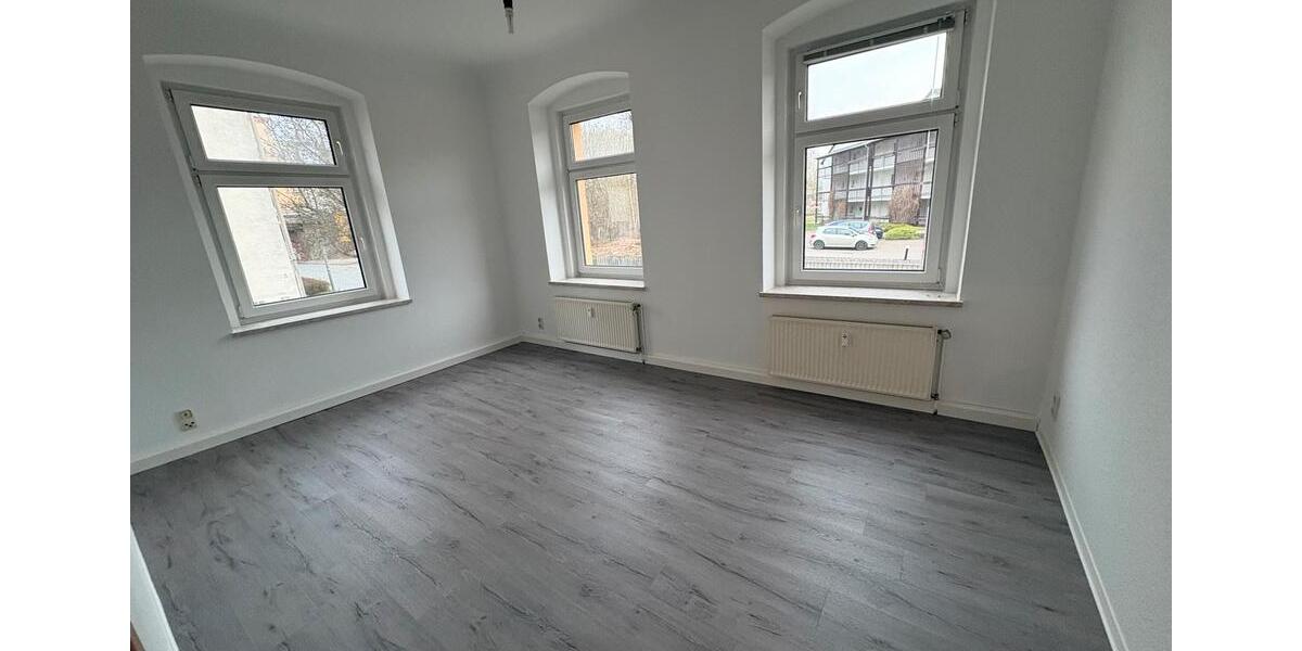 Erdgeschoßwohnung Crimmitschau - 3 Zimmer, 67 m&sup2;, 520&euro; | Angebot:25891877