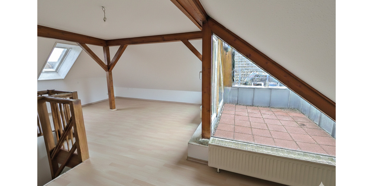 Dachgeschoßwohnung Glauchau - 3 Zimmer, 80 m&sup2;, 650&euro; | Angebot:25392785