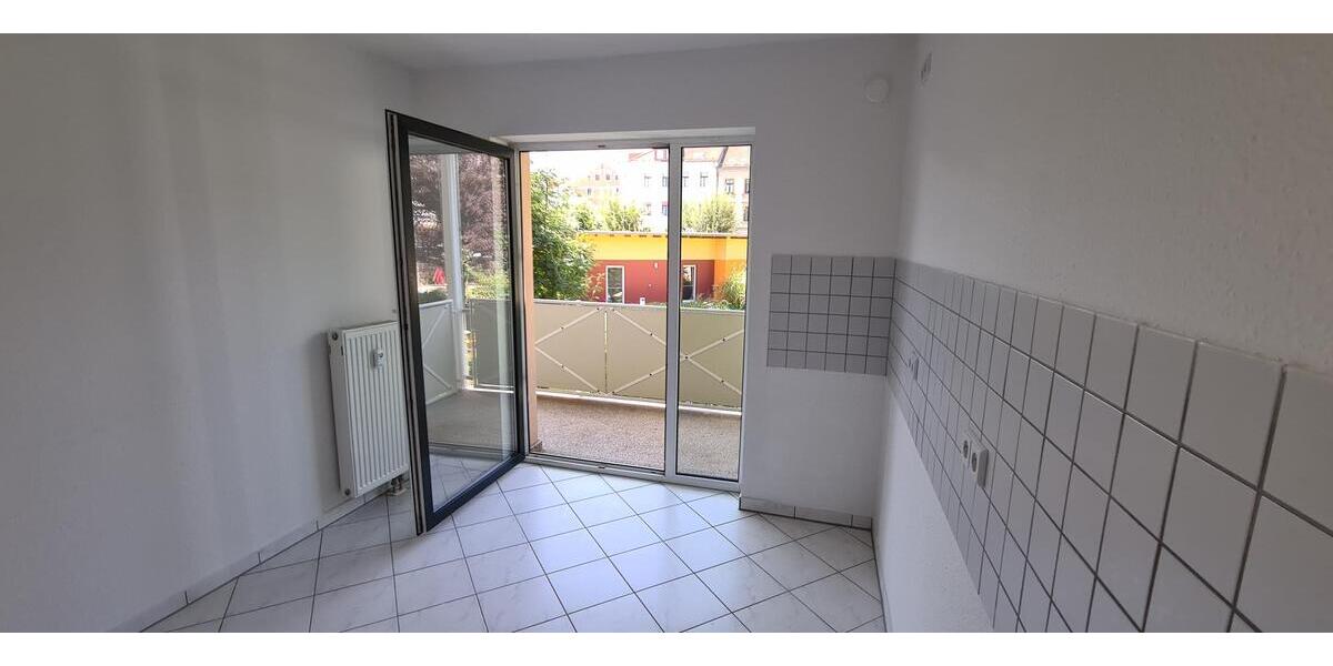 helle und kpl. sanierte Zweizimmerwohnung im ruhigen grünen Umfeld - Etagenwohnung Zwickau | Angebot:19788816