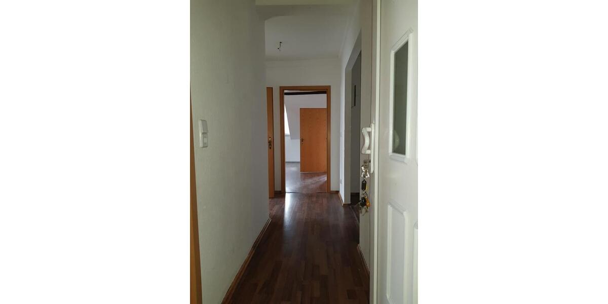 Dachgeschoßwohnung Glauchau - 4 Zimmer, 125 m&sup2;, 575&euro; | Angebot:25790173