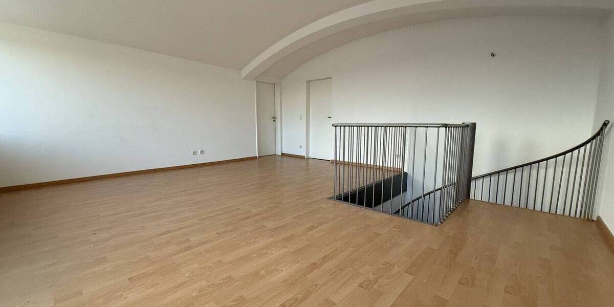 Etagenwohnung Zwickau Innenstadt - 2 Zimmer, 67 m&sup2;, 440&euro; | Angebot:25670164