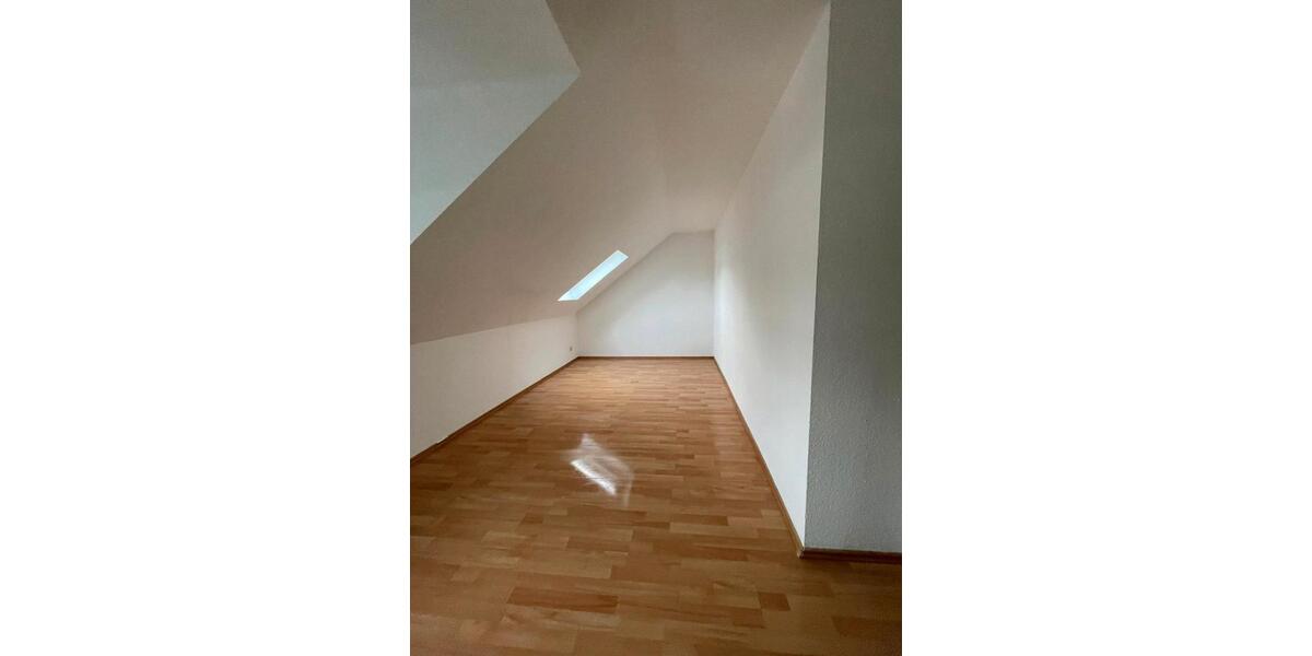 Dachgeschoßwohnung Reichenbach im Vogtland - 2 Zimmer, 45 m&sup2;, 550&euro; | Angebot:24535100