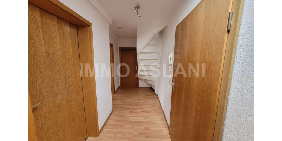 Dachgeschoßwohnung Limbach-Oberfrohna Oberfrohna - 3 Zimmer, 80 m&sup2;, 400&euro; | Angebot:21272256