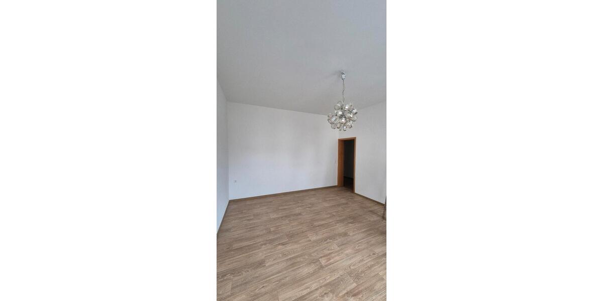Erdgeschoßwohnung Crimmitschau - 2 Zimmer, 52 m&sup2;, 360&euro; | Angebot:25180315
