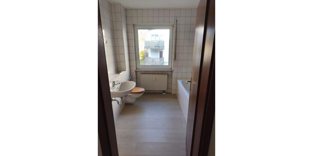Etagenwohnung Glauchau - 2 Zimmer, 64 m&sup2;, 380&euro; | Angebot:24493210