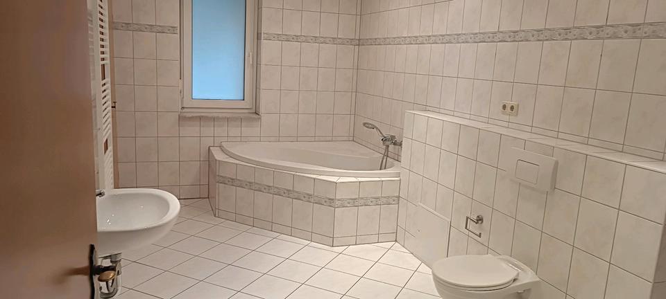 Einfamilienhaus Werdau - 3 Zimmer, 104 m&sup2;, 900&euro; | Angebot:25646926