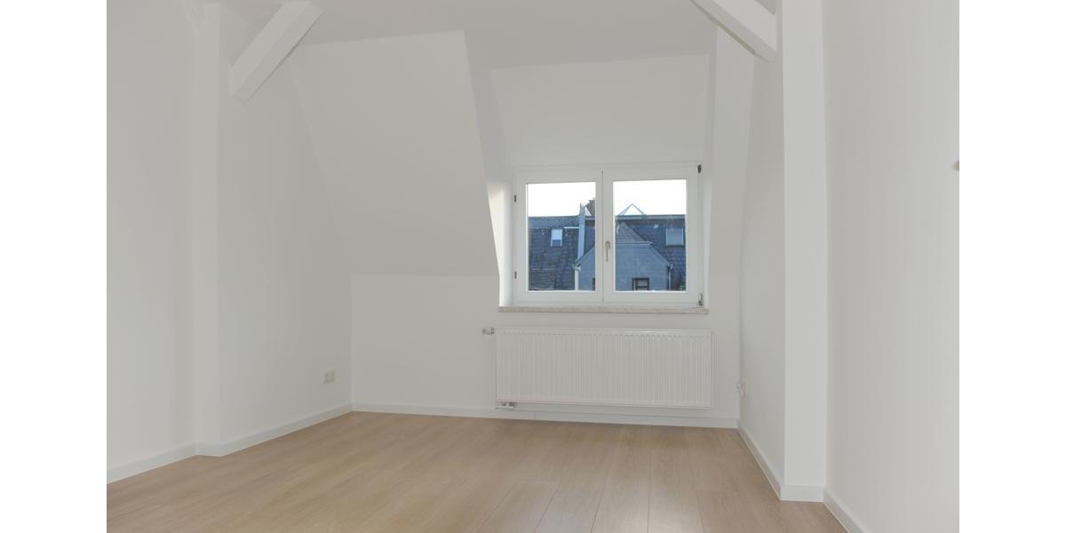 Dachgeschoßwohnung Zwickau Zwickau-Nord - 4 Zimmer, 95 m&sup2;, 955&euro; | Angebot:23768171