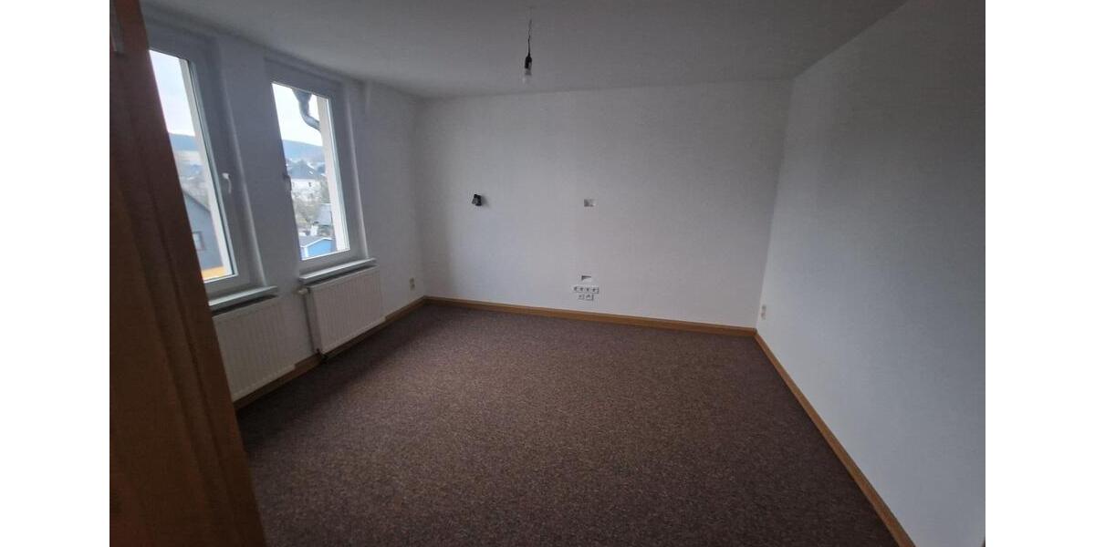 Hochparterre Lauter-Bernsbach Bernsbach - 5 Zimmer, 105 m&sup2;, 693&euro; | Angebot:24840388