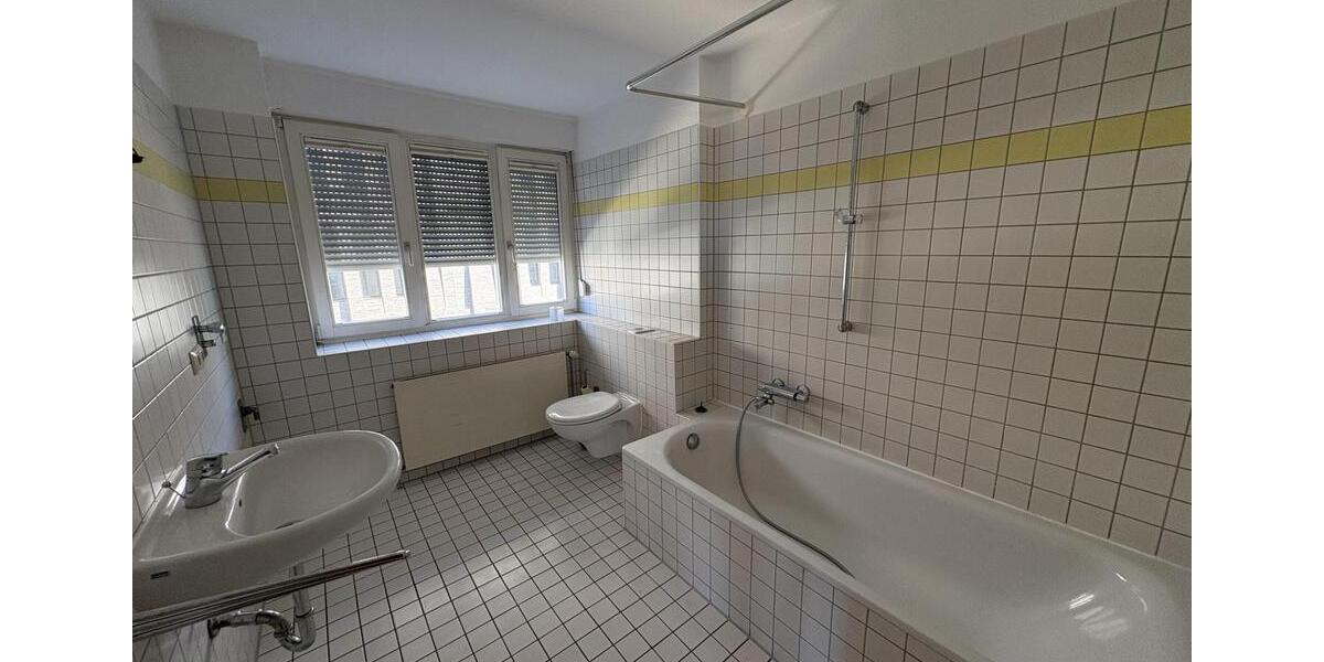 Etagenwohnung Zwickau - 4 Zimmer, 124 m&sup2;, 860&euro; | Angebot:25547266