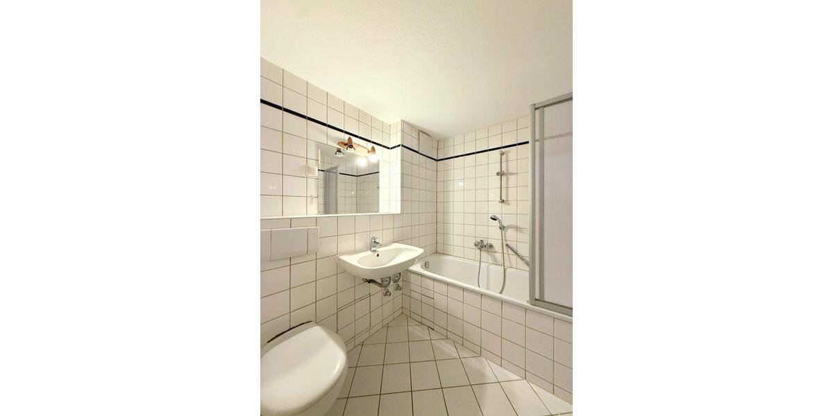 Dachgeschoßwohnung Limbach-Oberfrohna Oberfrohna - 3 Zimmer, 77 m&sup2;, 395&euro; | Angebot:24979442