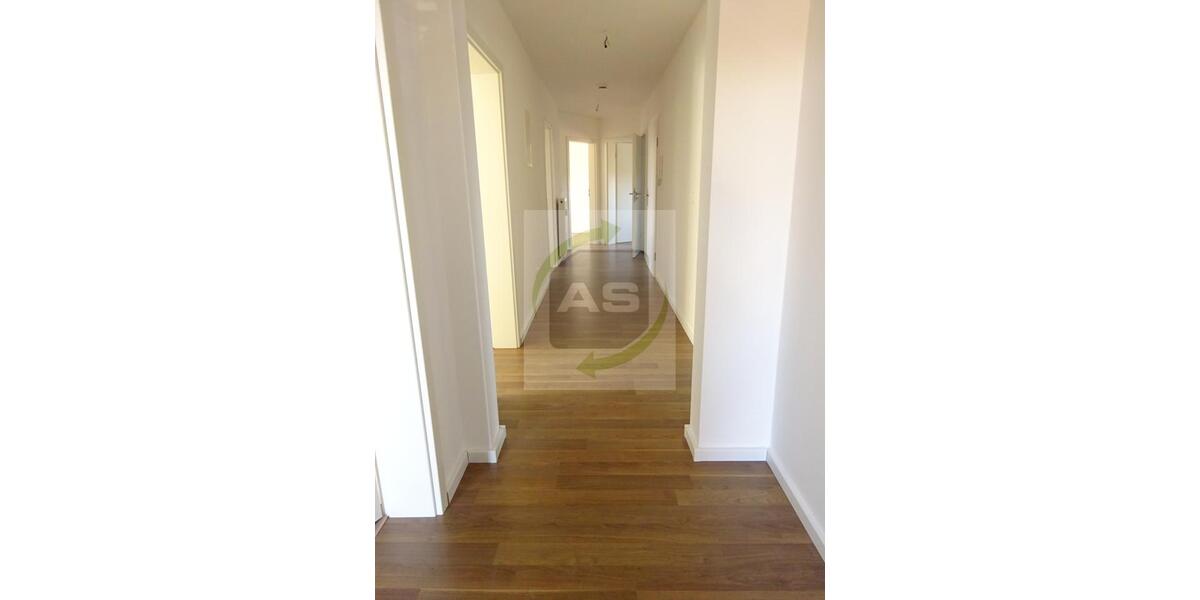 Dachgeschoßwohnung Zwickau - 5 Zimmer, 133 m&sup2;, 950&euro; | Angebot:23792815