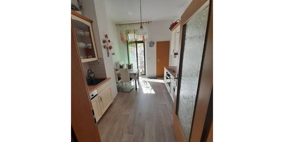 Großzügige Stadtwohnung, vermietet und mit Aufzug - Etagenwohnung Zwickau Pölbitz | Angebot:22089421