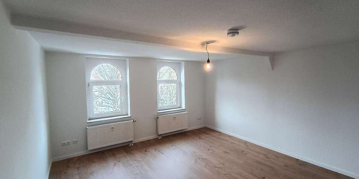 Etagenwohnung Reichenbach im Vogtland - 3 Zimmer, 74 m&sup2;, 450&euro; | Angebot:25224666
