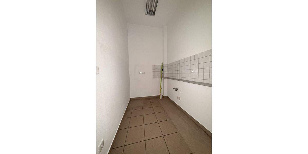 Gewerbeobjekt Zwickau Pölbitz - 2 Zimmer, 81 m&sup2;, 300&euro; | Angebot:25670159
