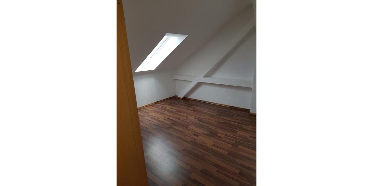 Dachgeschoßwohnung Glauchau - 4 Zimmer, 125 m&sup2;, 575&euro; | Angebot:25790173