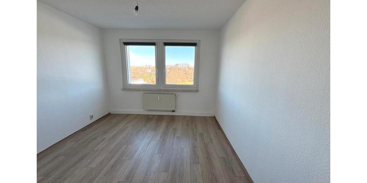 Etagenwohnung Zwickau Auerbach - 3 Zimmer, 62 m&sup2;, 330&euro; | Angebot:25883515