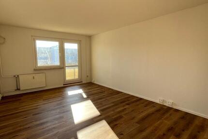 Wohnung Zwickau Neuplanitz - 4 Zimmer, 85 m&sup2;, 449&euro; | Angebot:22043018
