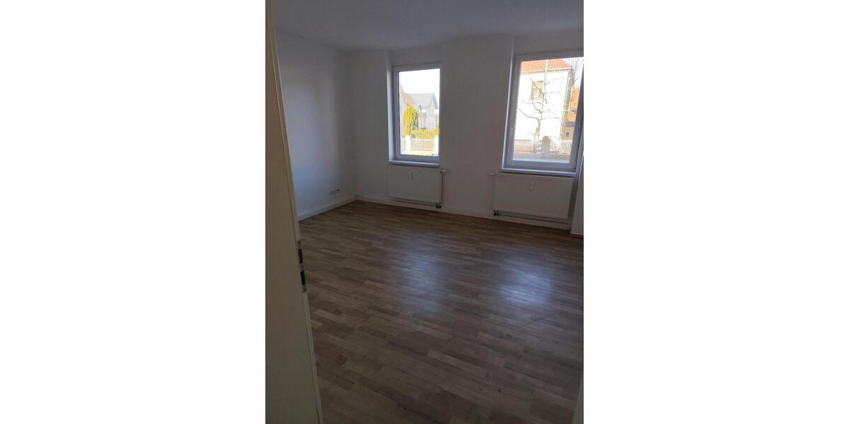 Etagenwohnung Glauchau - 2 Zimmer, 72 m&sup2;, 395&euro; | Angebot:25100565