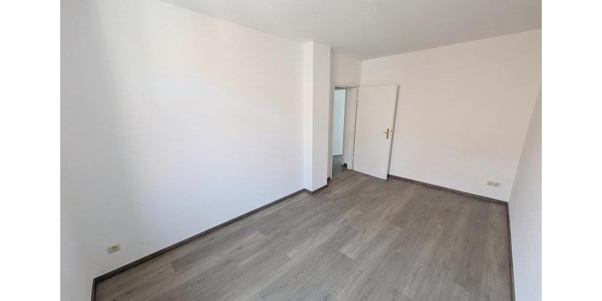 Etagenwohnung Zwickau - 3 Zimmer, 68 m&sup2;, 410&euro; | Angebot:25945671