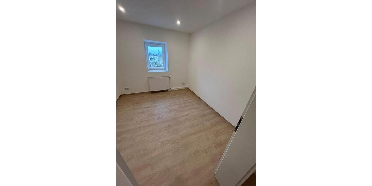 Dachgeschoßwohnung Meerane - 3 Zimmer, 84 m&sup2;, 600&euro; | Angebot:26664457