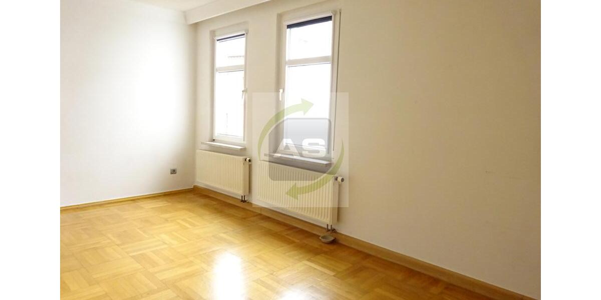Etagenwohnung Zwickau - 3 Zimmer, 132 m&sup2;, 925&euro; | Angebot:25101791