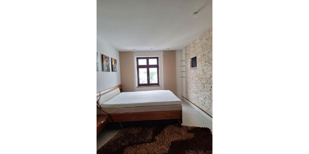 Dachgeschoßwohnung Zwickau - 2 Zimmer, 152 m&sup2;, 1.050&euro; | Angebot:26479906