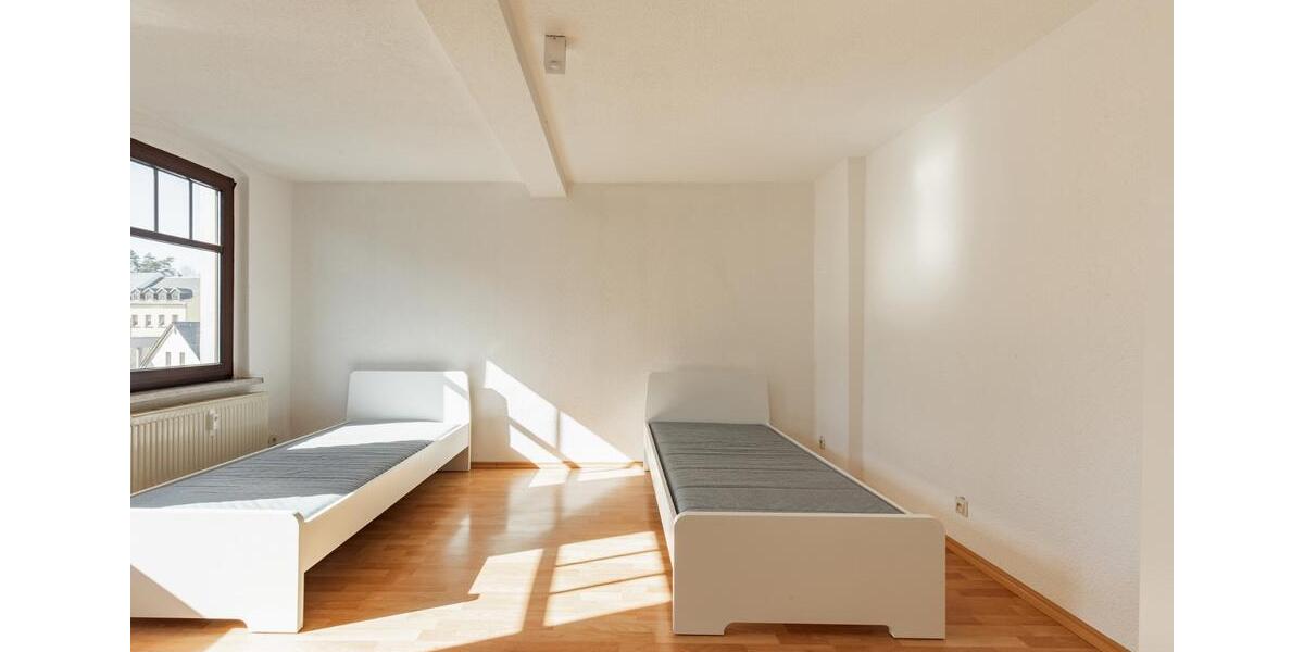 Etagenwohnung Lichtenstein (Sachsen) - 6 Zimmer, 1.000&euro; | Angebot:23428142