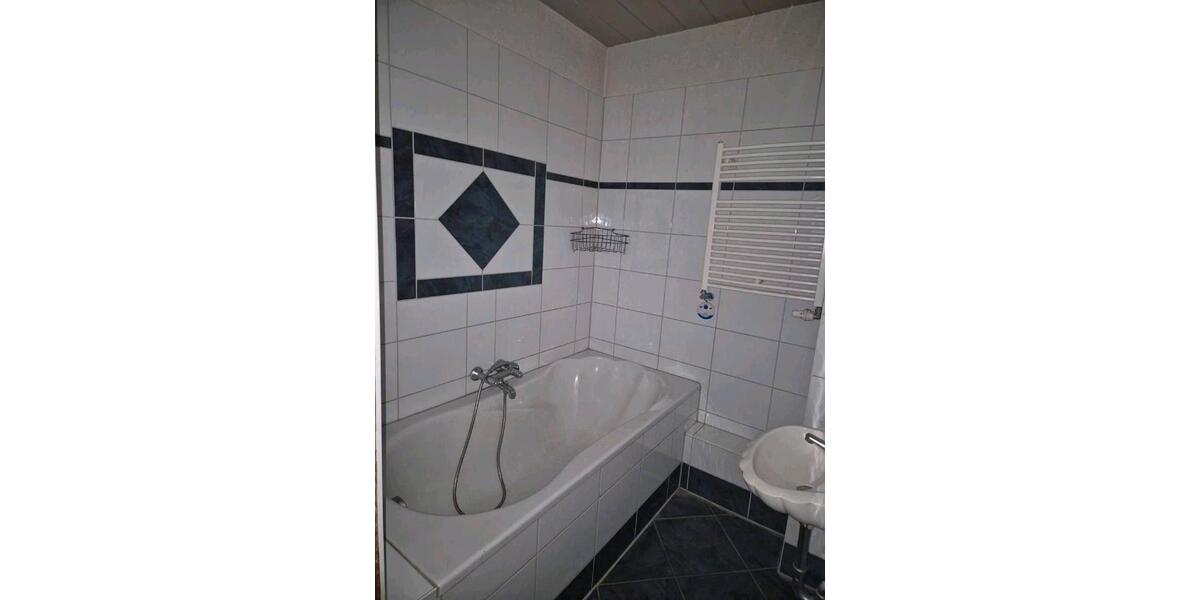 Mehrfamilienhaus, Wohnhaus Aue-Bad Schlema Bad Schlema - 10 Zimmer, 210 m&sup2;, 140.000&euro; | Angebot:26963031