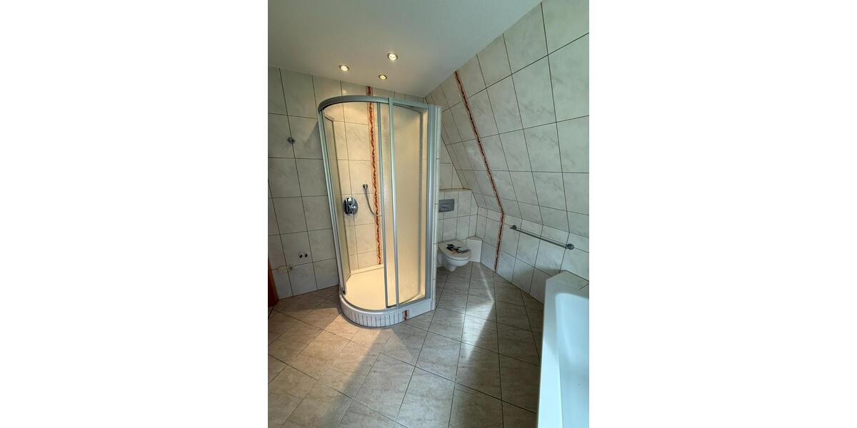 Dachgeschoßwohnung Limbach-Oberfrohna Oberfrohna - 4 Zimmer, 80 m&sup2;, 400&euro; | Angebot:25868353