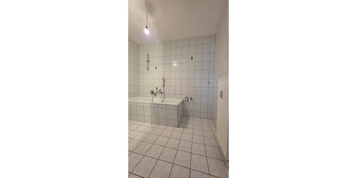 Dachgeschoßwohnung Zwickau Zwickau-Nord - 3 Zimmer, 66 m&sup2;, 380&euro; | Angebot:22307045