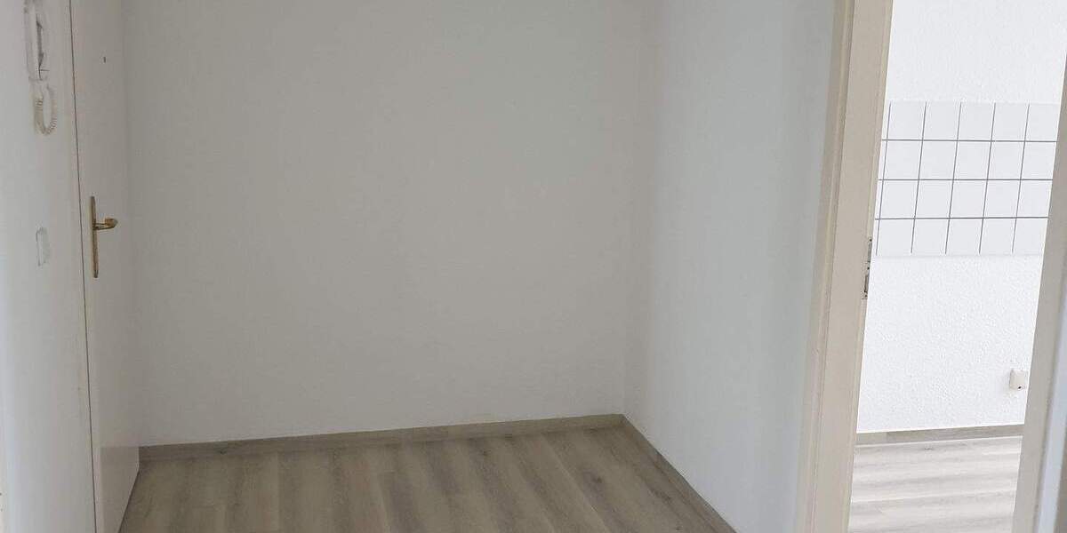 Etagenwohnung Zwickau Pölbitz - 2 Zimmer, 60 m&sup2;, 360&euro; | Angebot:25681315