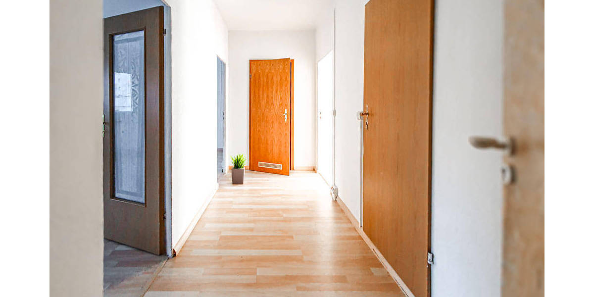 Etagenwohnung Zwickau Innenstadt - 3 Zimmer, 70 m&sup2;, 490&euro; | Angebot:25819042