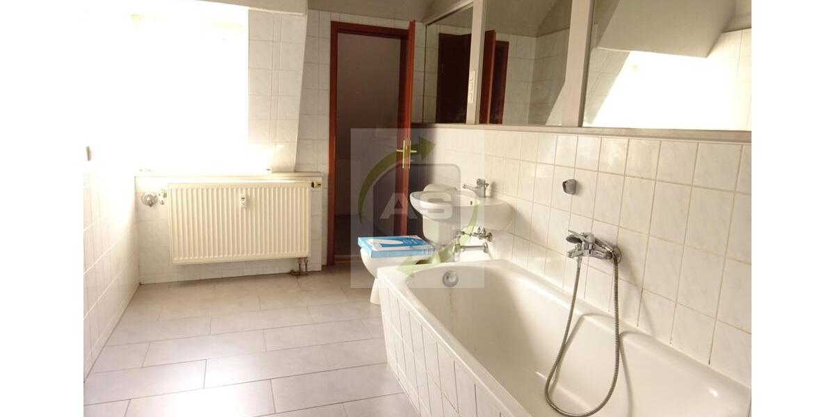 Dachgeschoßwohnung Zwickau - 2 Zimmer, 63 m&sup2;, 340&euro; | Angebot:25902812