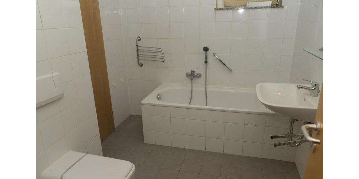 Erdgeschoßwohnung Hohenstein-Ernstthal Ernstthal - 2 Zimmer, 60 m&sup2;, 330&euro; | Angebot:25369422