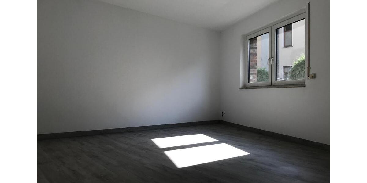 Etagenwohnung Meerane - 3 Zimmer, 82 m&sup2;, 500&euro; | Angebot:25300258