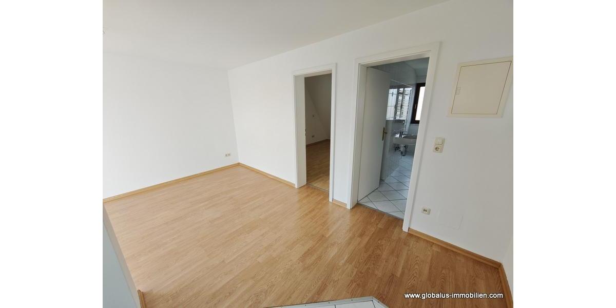 Dachgeschoßwohnung Zwickau - 2 Zimmer, 39 m&sup2;, 275&euro; | Angebot:25871106