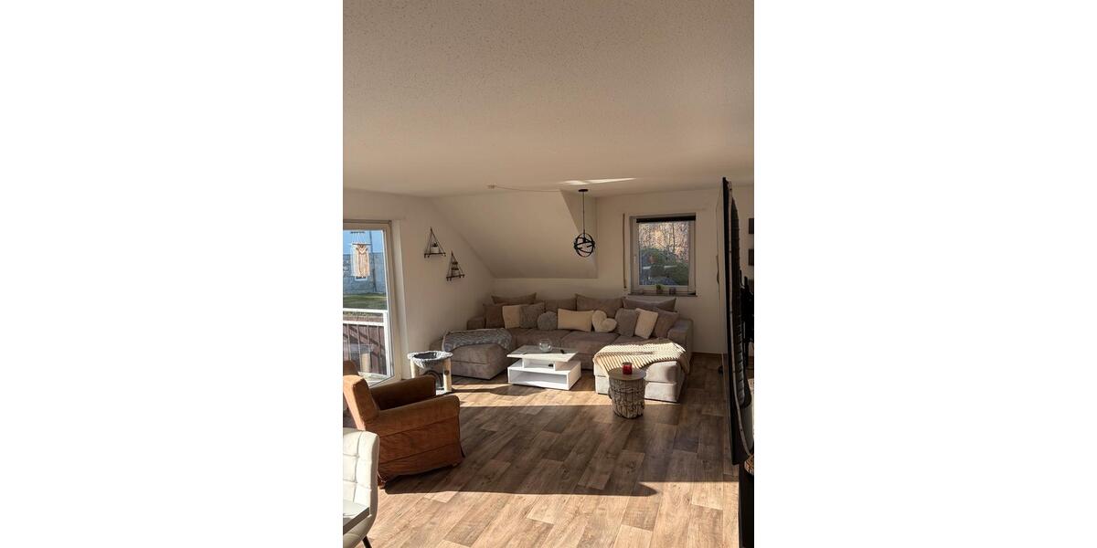 Dachgeschoßwohnung Aue-Bad Schlema Bad Schlema - 5 Zimmer, 150 m&sup2;, 1.200&euro; | Angebot:25601084