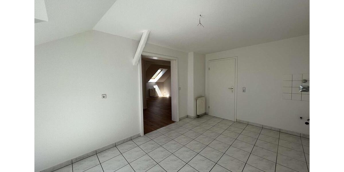 Dachgeschoßwohnung Zwickau - 3 Zimmer, 100 m&sup2;, 500&euro; | Angebot:20146802