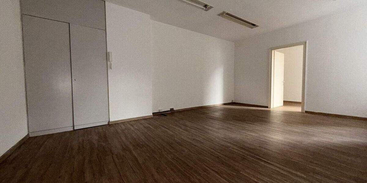 Etagenwohnung Zwickau Innenstadt - 5 Zimmer, 120 m&sup2;, 600&euro; | Angebot:25729285