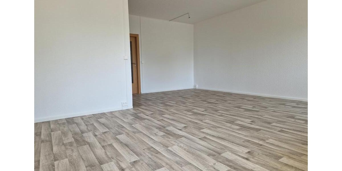 Etagenwohnung Glauchau - 3 Zimmer, 67 m&sup2;, 400&euro; | Angebot:24680366