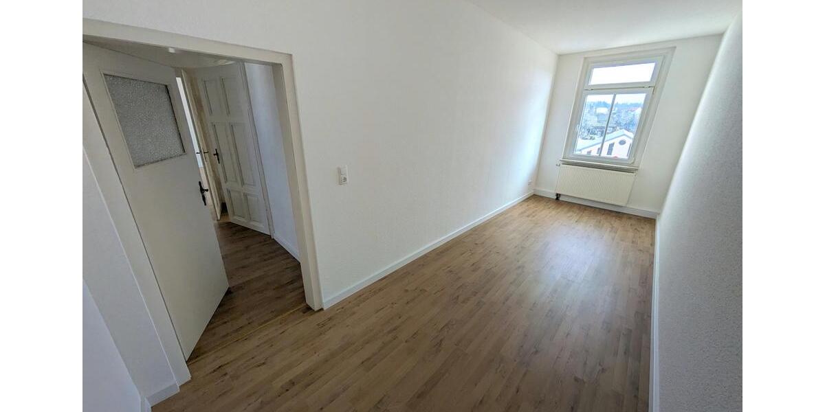 Etagenwohnung Meerane - 3 Zimmer, 85 m&sup2;, 400&euro; | Angebot:25945656