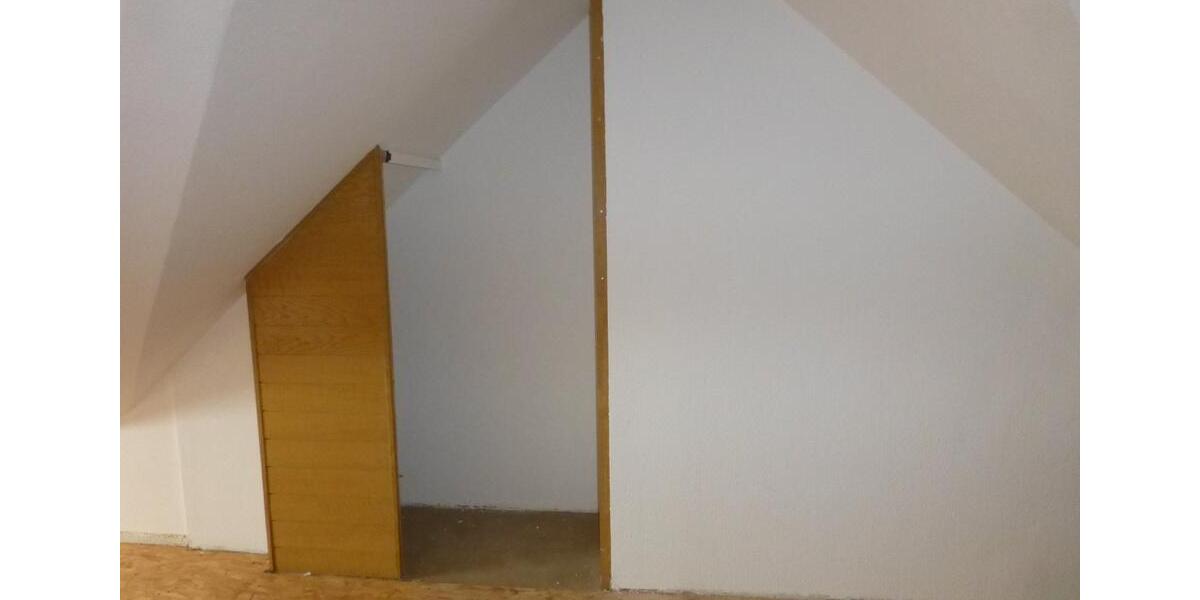 Dachgeschoßwohnung Ronneburg - 5 Zimmer, 138 m&sup2;, 700&euro; | Angebot:25178918
