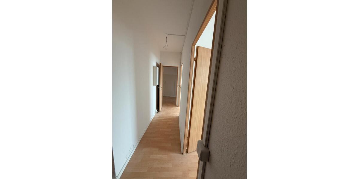 Etagenwohnung Stollberg (Erzgebirge) - 4 Zimmer, 67 m&sup2;, 450&euro; | Angebot:24624039